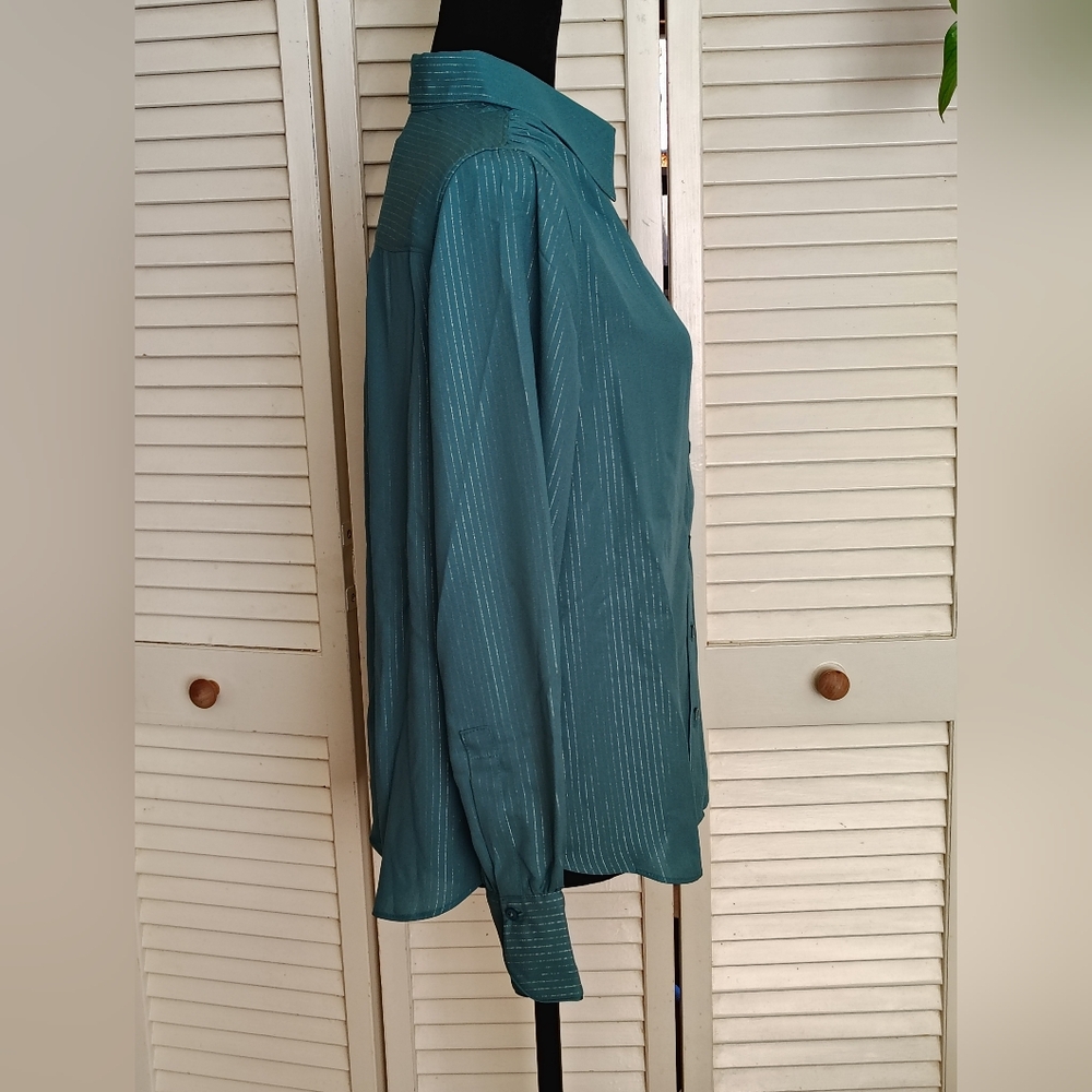 NWT White House Black Market Teal Textured Button-Down Shirt Size S - Picture 2 of 11